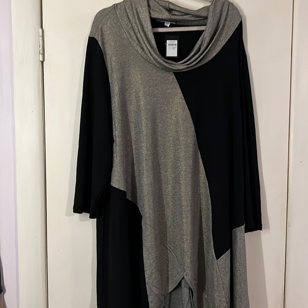 Black and gold shimmer tunic NWT size 26/28